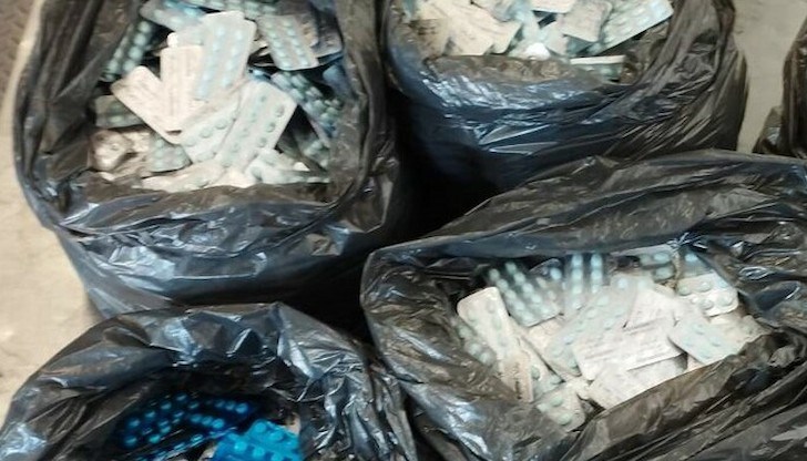 Таблетките са открити в автомобил на турски граждани, пътували от Турция за Украйна