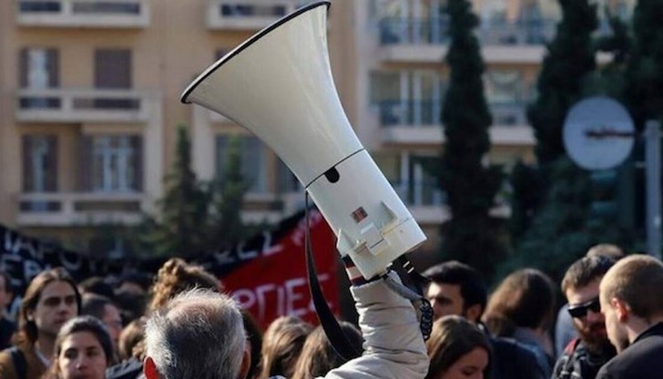 Протестът ще парализира обществения транспорт в сряда и ще засегне почти всички печатни, радио и телевизионни медии Протестът ще парализира обществения транспорт в сряда и ще засегне почти всички печатни, радио и телевизионни медии