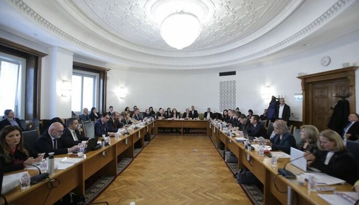 Цяла нощ депутатите гласуваха промени в Изборния кодекс