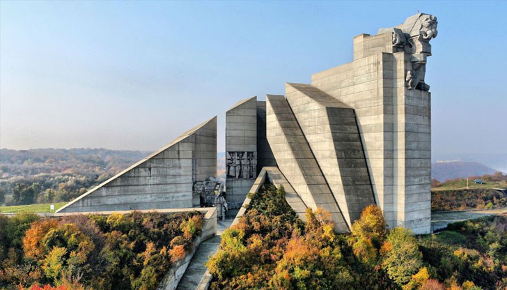 Паметникът е открит на 28 ноември 1981 година в чест на 1300 години България Паметникът е открит на 28 ноември 1981 година в чест на 1300 години България