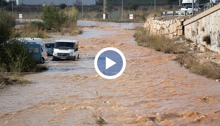 Пистата на летището в испанския град не работи, след като беше ударена от мълния