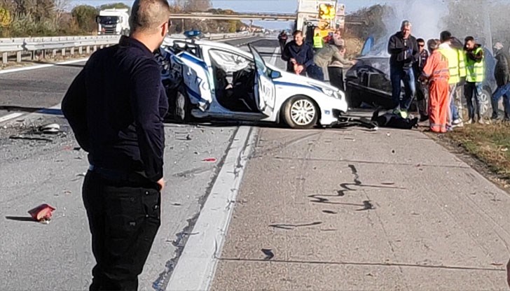 Двама полицейски служители са пострадали при инцидента