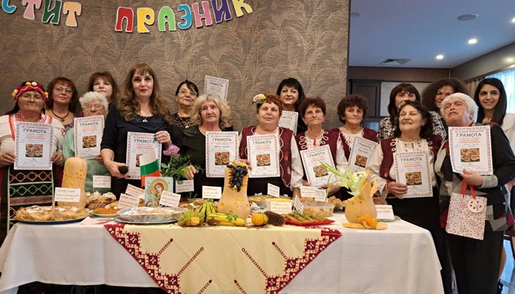 Пенсионерските клубове „Дружба“ и „Калина“ посрещнаха заедно празника
