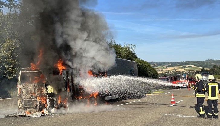 Няма алтернативни маршрути за преминаване, всички превозни средства изчакват на място