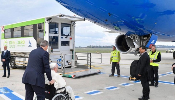 Визитата на главата на Римокатолическата църква е на фона на конфликт между сунитската монархия и шиитската опозиция Визитата на главата на Римокатолическата църква е на фона на конфликт между сунитската монархия и шиитската опозиция