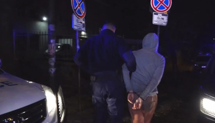 Мухаммад Дургаам е карал автомобила дрогиран Мухаммад Дургаам е карал автомобила дрогиран