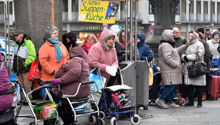 Младите поемат най-големия удар Младите поемат най-големия удар