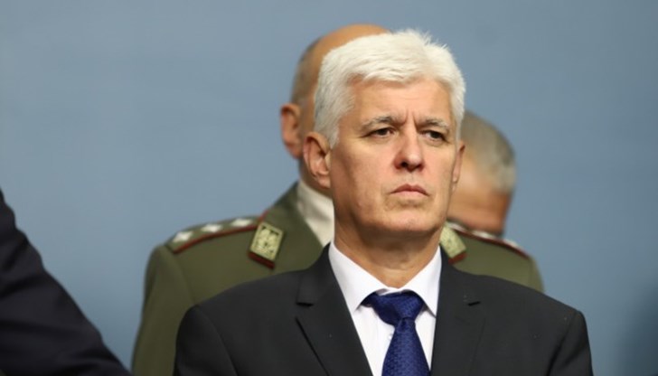 "Да не забравяме, че България е гранична страна с конфликта и в един момент може да се окажем в доста трудна ситуация“, подчерта министърът на отбраната