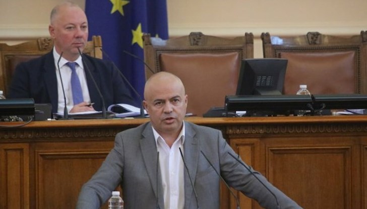 Българите ще гласуват с хартия, членовете на избирателните комисии ще броят, каза депутатът от БСП по време на парламентарен дебат
