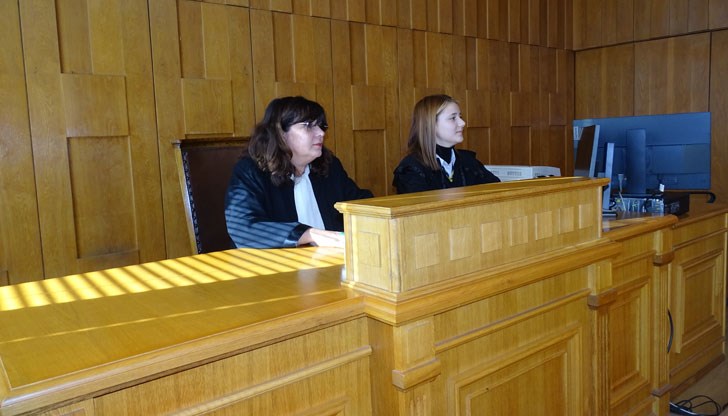 Александра Ботева от СУЕЕ „Св. Константин-Кирил Философ“ влезе в ролята на „председател“ на съда за един ден