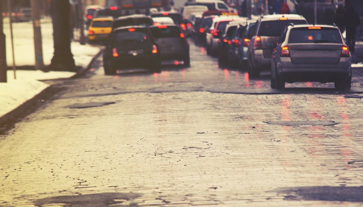 Пътните настилки все още са предимно сухи, но се очакват валежи