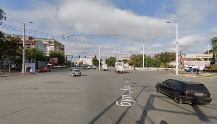 Движението на МПС, както и на превозните средства от масовия градски и междуселищен транспорт няма да бъде пренасочвано Движението на МПС, както и на превозните средства от масовия градски и междуселищен транспорт няма да бъде пренасочвано