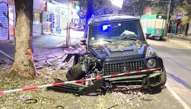 Луксозен джип с чужди номера се е ударил на улица "Алабин"