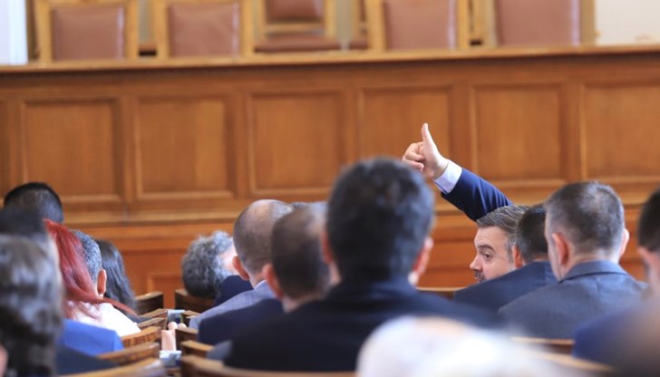 На фона на протестите за доходи стана ясно, че политиците ще получат поредно увеличение на заплатите На фона на протестите за доходи стана ясно, че политиците ще получат поредно увеличение на заплатите