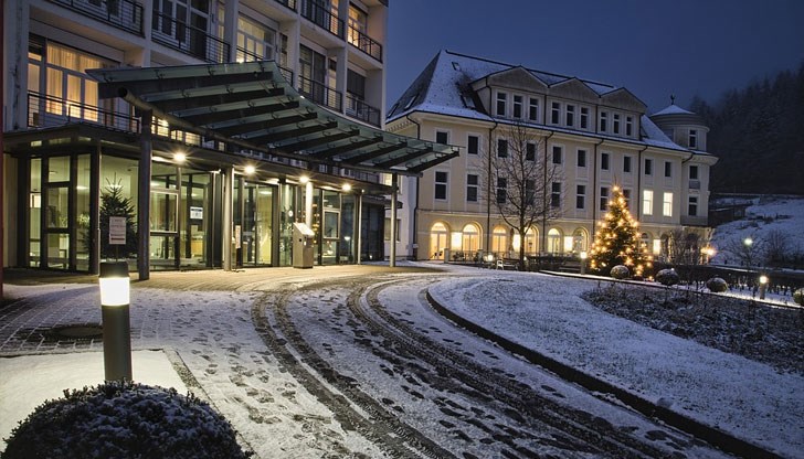 Новогодишните празненства средно излизат по 230 - 240 лева на човек Новогодишните празненства средно излизат по 230 - 240 лева на човек