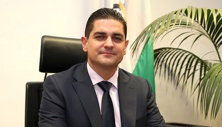 Използват Корнелия Нинова за маша на своята политика, заяви бившият министър на спорта