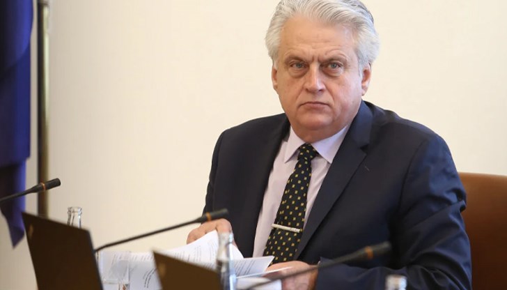 "Какво е отношението на ГЕРБ към получените от около 20 фирми близо милиард и 200 милион лева, без да се строи вече две години?”, попита Рашков "Какво е отношението на ГЕРБ към получените от около 20 фирми близо милиард и 200 милион лева, без да се строи вече две години?”, попита Рашков