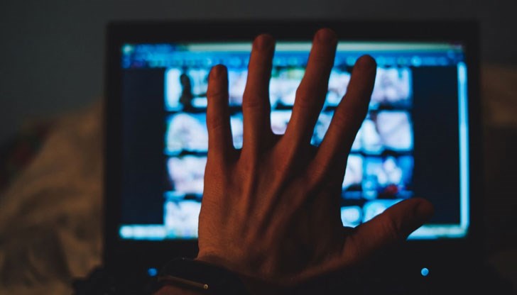 Иззети са атрибути, комуникатори с видеоклипове и кореспонденция между извършителя и непълнолетни момчета Иззети са атрибути, комуникатори с видеоклипове и кореспонденция между извършителя и непълнолетни момчета