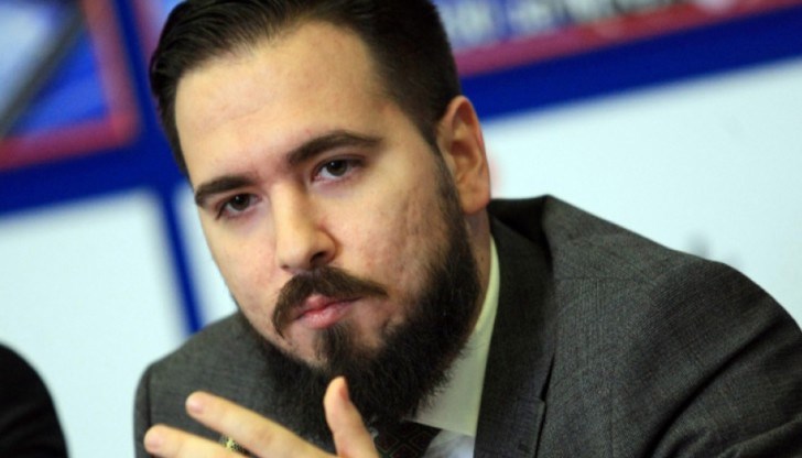 "Точно обратното правят в Румъния", твърди Стоян Панчев "Точно обратното правят в Румъния", твърди Стоян Панчев