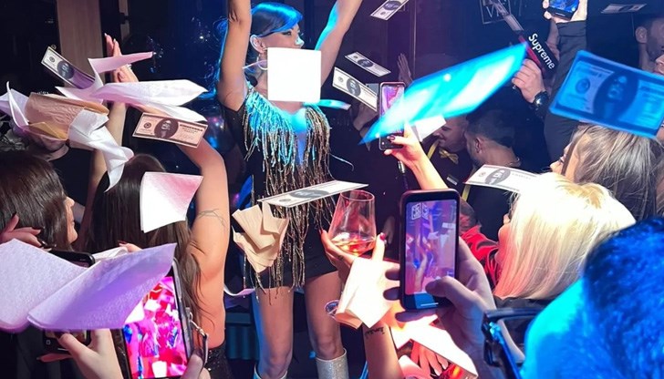 Певицата е едва третият българин с повече от милион последователи в социалната мрежа