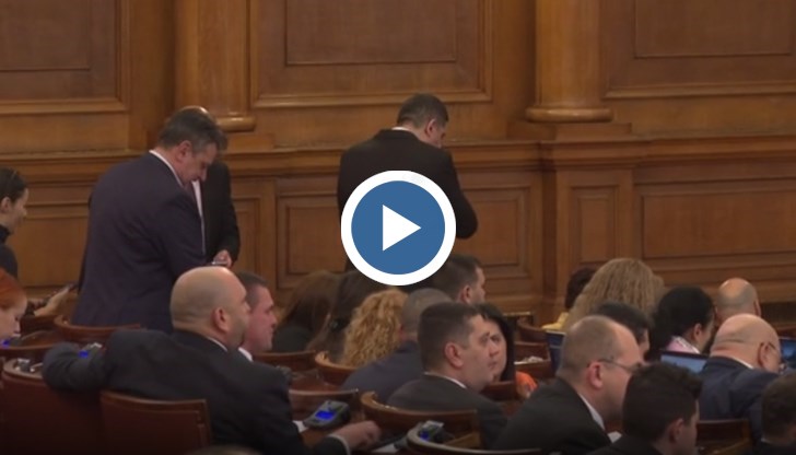 „Продължаваме промяната" и „Демократична България" обявиха, че няма да влизат в пленарни заседания заради промените