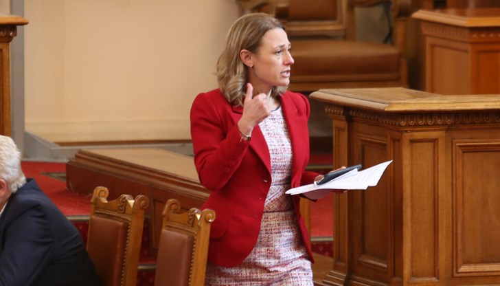 "Аз не съм била член на ИТН или на друга партия", уточни Митева