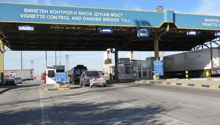 54 мигранти, заловени на Дунав мост, са осъдени през октомври