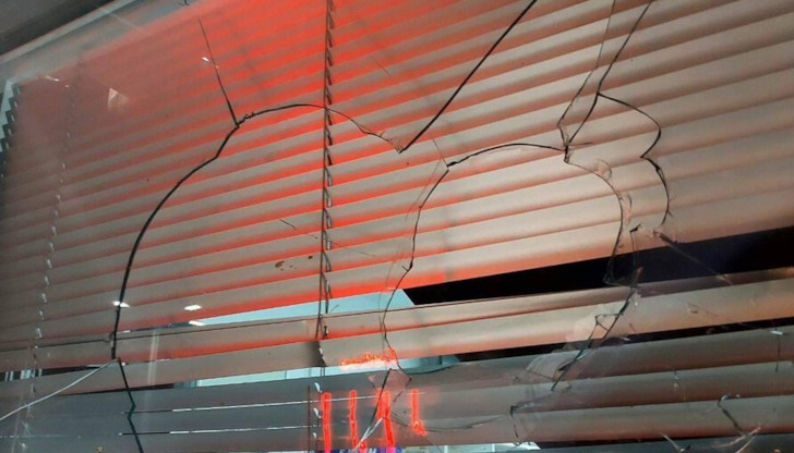 Клубът е с разбити прозорци от хвърлени камъниЗа пореден път