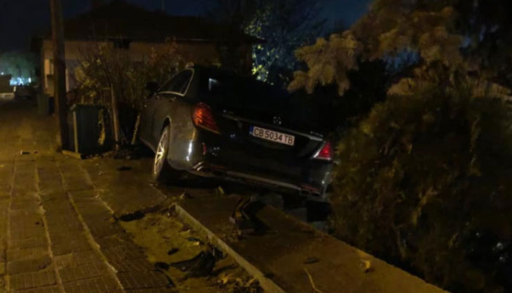 Инцидентът стана в нощта срещу вторник14-годишен младеж се вряза в