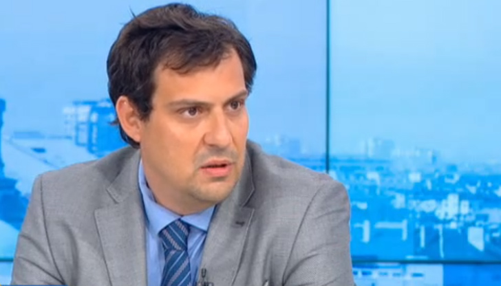 Рафинерията трябва да продължи да работи с руски петрол, допълни