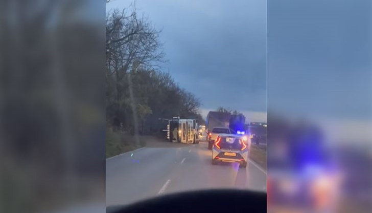 При инцидента водачът на товарния автомобил е пострадал леко Вчера