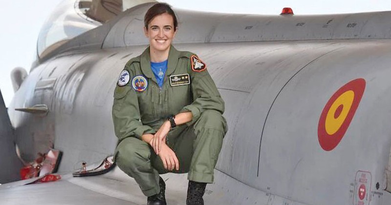 25-годишната Елена Гутиереш е първата жена-пилот на Еврофайтър“ във Военновъздушните сили