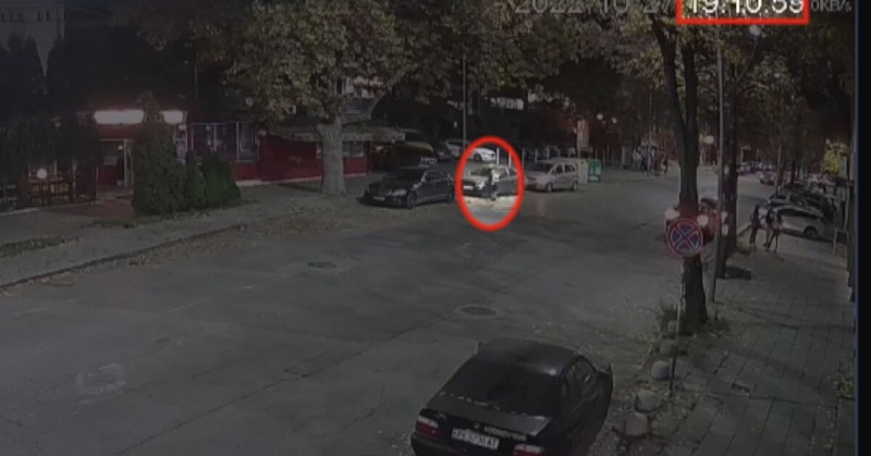 Видеото е от охранителни камери в Перник от деня, в