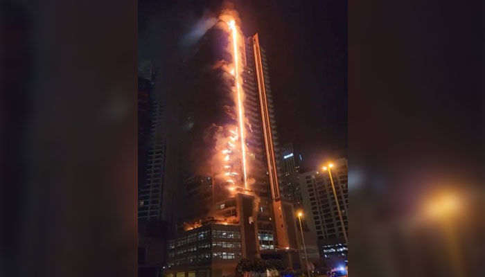 Огънят е избухнал близо до Бурдж ХалифаПожар се разрази рано