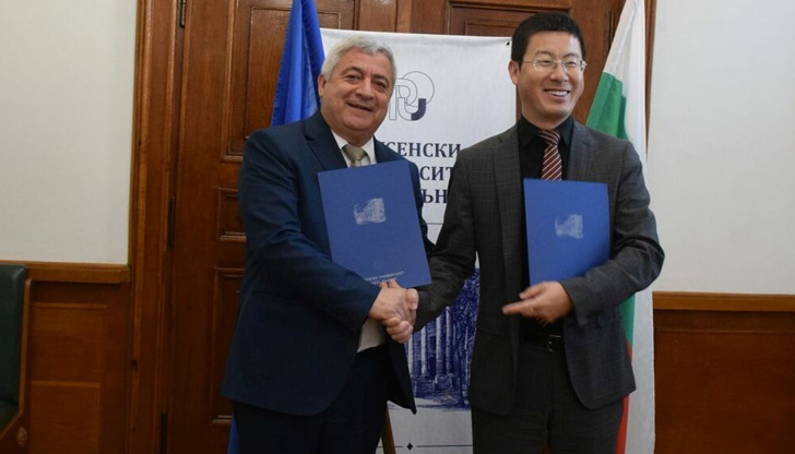 Акцент по време на срещата бе стипендиантска програма на компаниятаХуауей