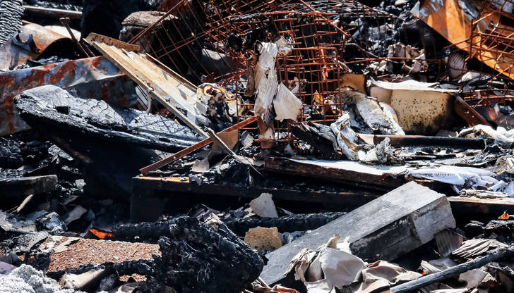 Установено е, че пострадалият имот не е електрифициран и в близост до