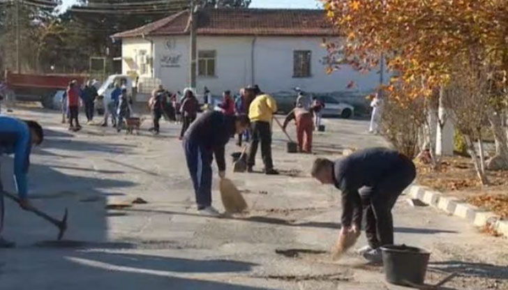 Улиците на село Китка не са ремонтирани изцяло от близо