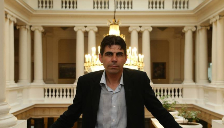 Борислав Ангелов: Хората се интересуват как ще изкарат зимата, а