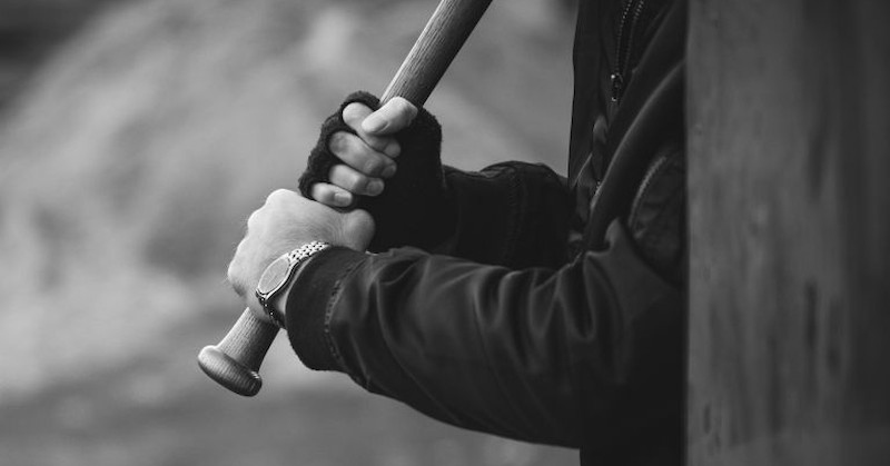 42-годишен мъж ги е налагал с дървена пръчкаХулиганска проява пред