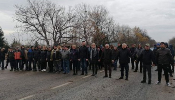 Те настояват за разширяване на отбивката за село ТотлебенНад 200