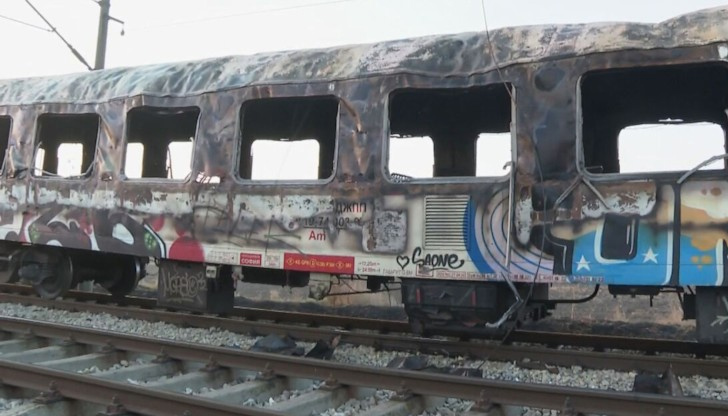 Благодарение на пожарникаря няма загиналиПожарникар е спрял горящиявлакСофия-Варна и така