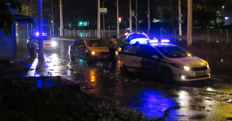 Шофьорът първоначално не е спрял и е напуснал мястото на