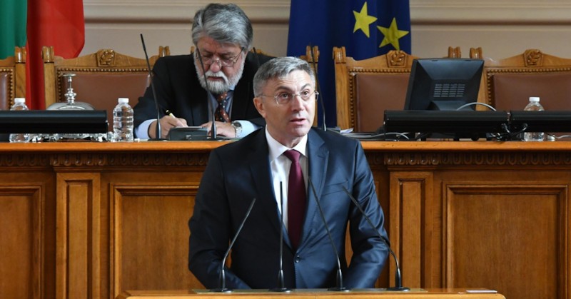 Демокрацията изисква във всеки миг да сме на своя постТова