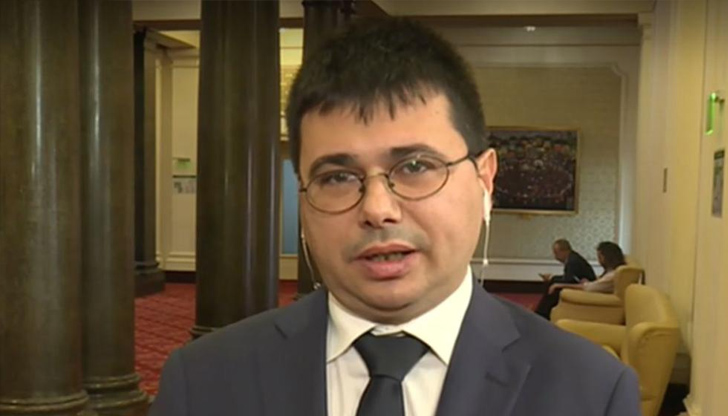 ДБ иска оставката на вътрешния министър​, заяви Любен Иванов от