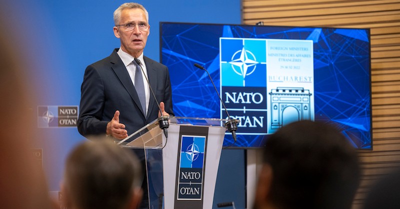 НАТО ще продължи да подкрепя Украйна, докато е необходимо и