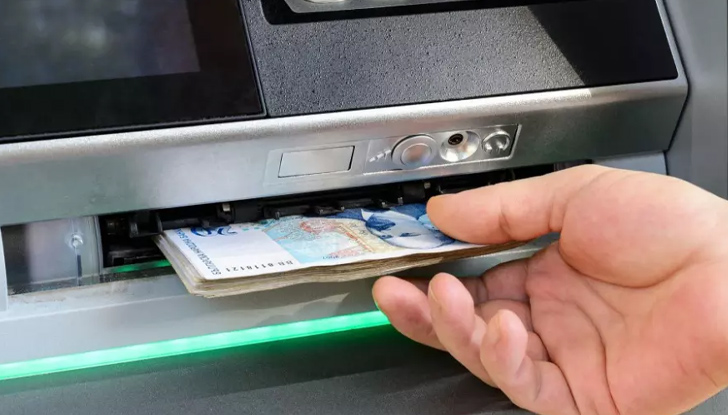 Собственикът на сметката установил, че тя е източена и подал