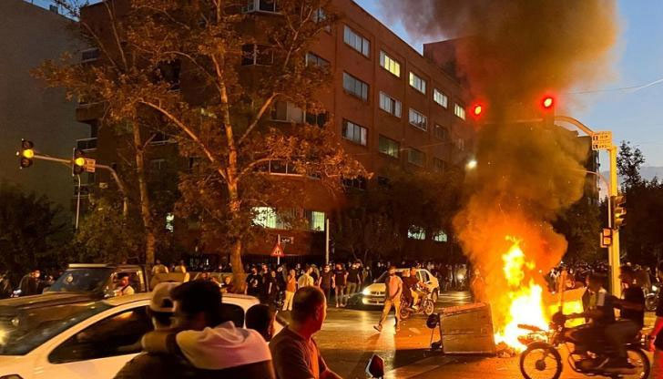 Според данните сред загиналите има полицейски служителиНай-малко петима загинаха, а