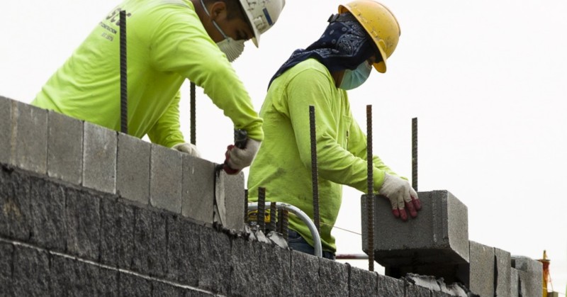 В строителния сектор има и недостиг на работна ръкаПоскъпването на