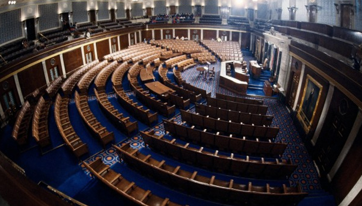 Сенаторът демократ от Аризона Марк Кели е увеличил вече значителната