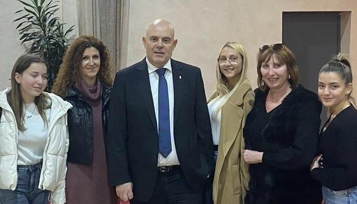 Може би ние сме страната на неограничените възможности, а не